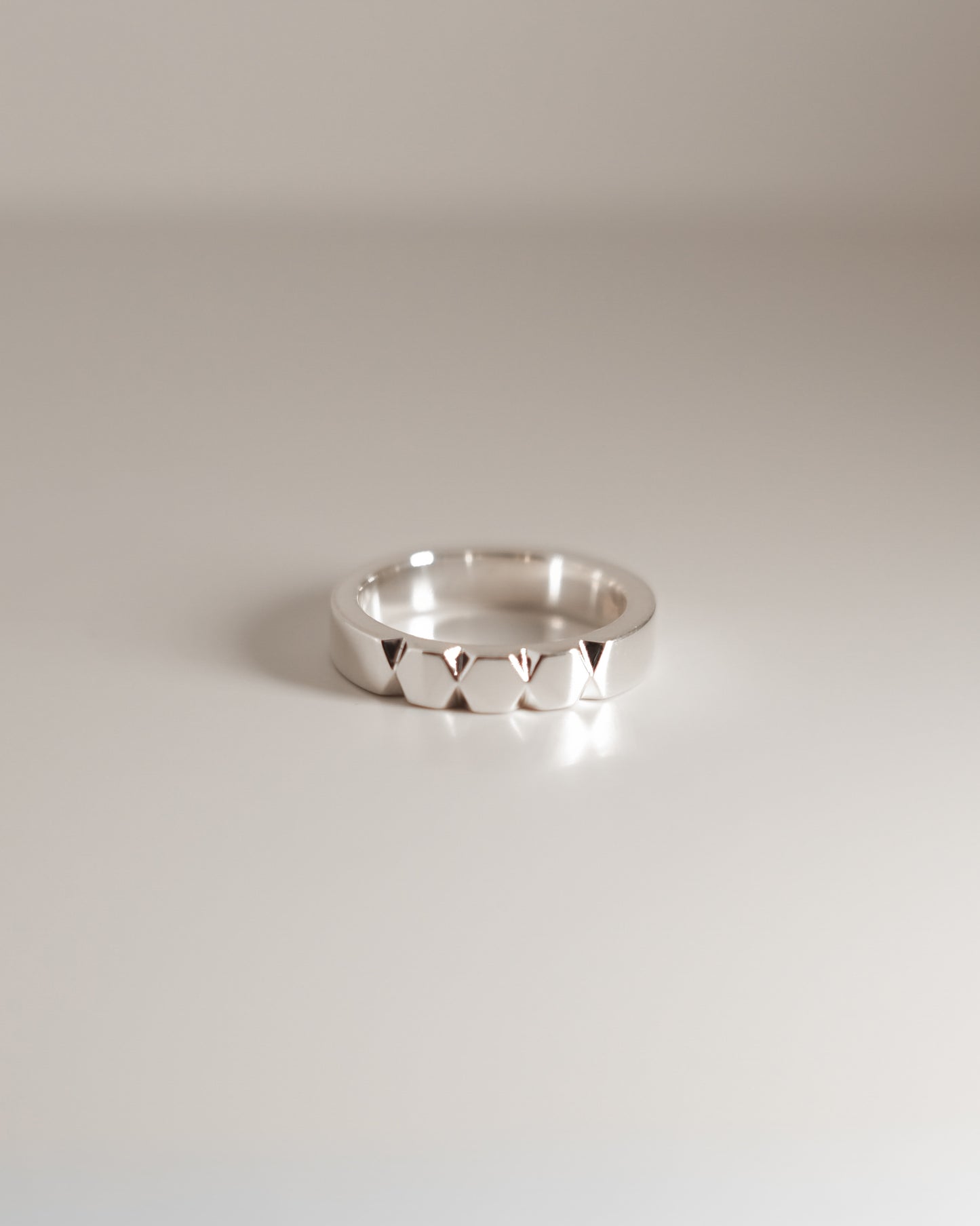 ALIGNED NARROW RING 窄版银戒