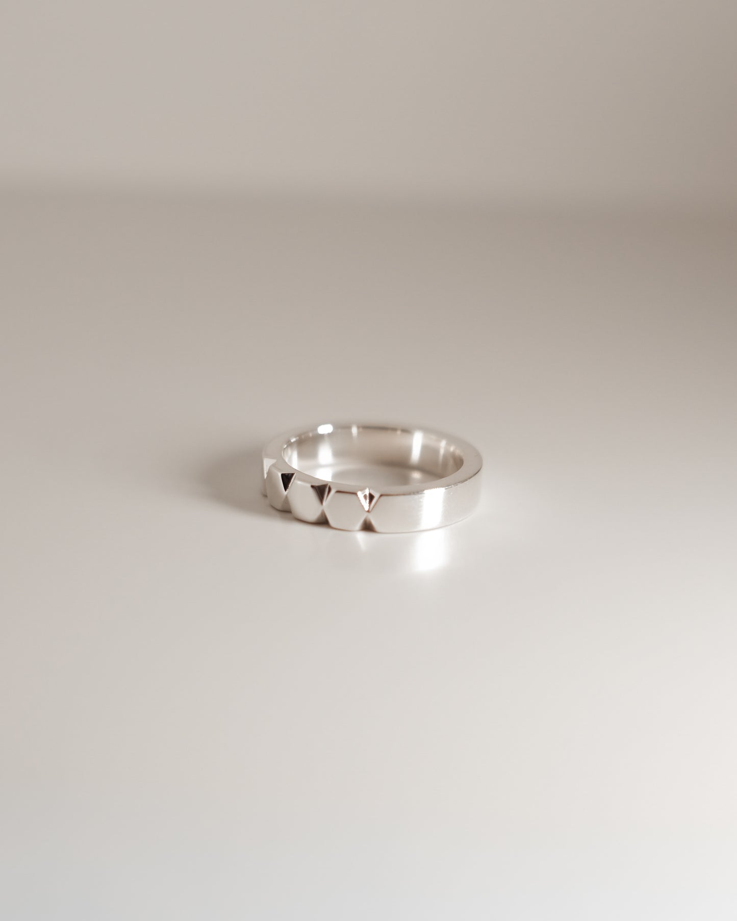 ALIGNED NARROW RING 窄版银戒