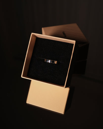 ALIGNED NARROW RING 窄版银戒