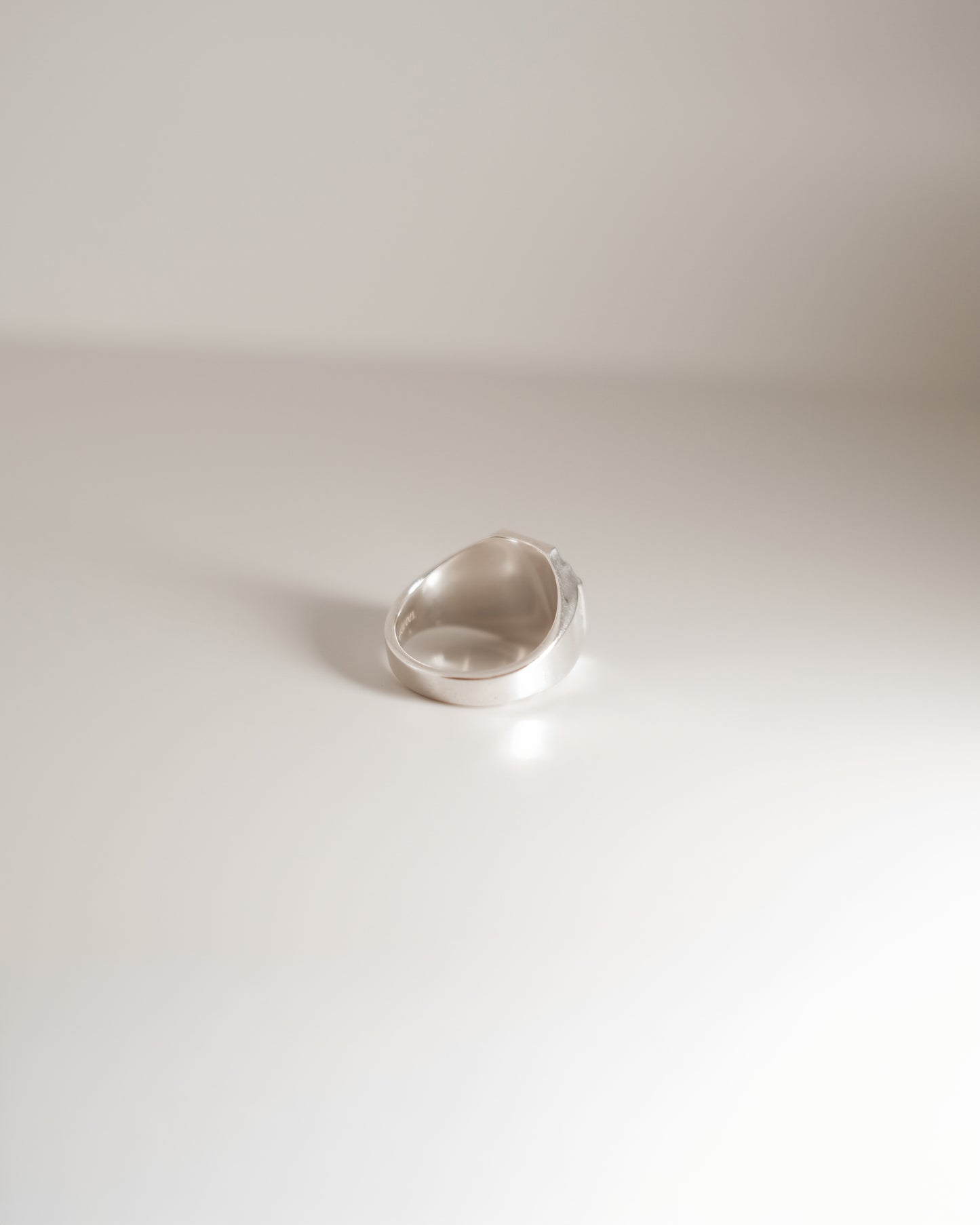 FOLIA FRONS FLAT RING 方形平面银戒